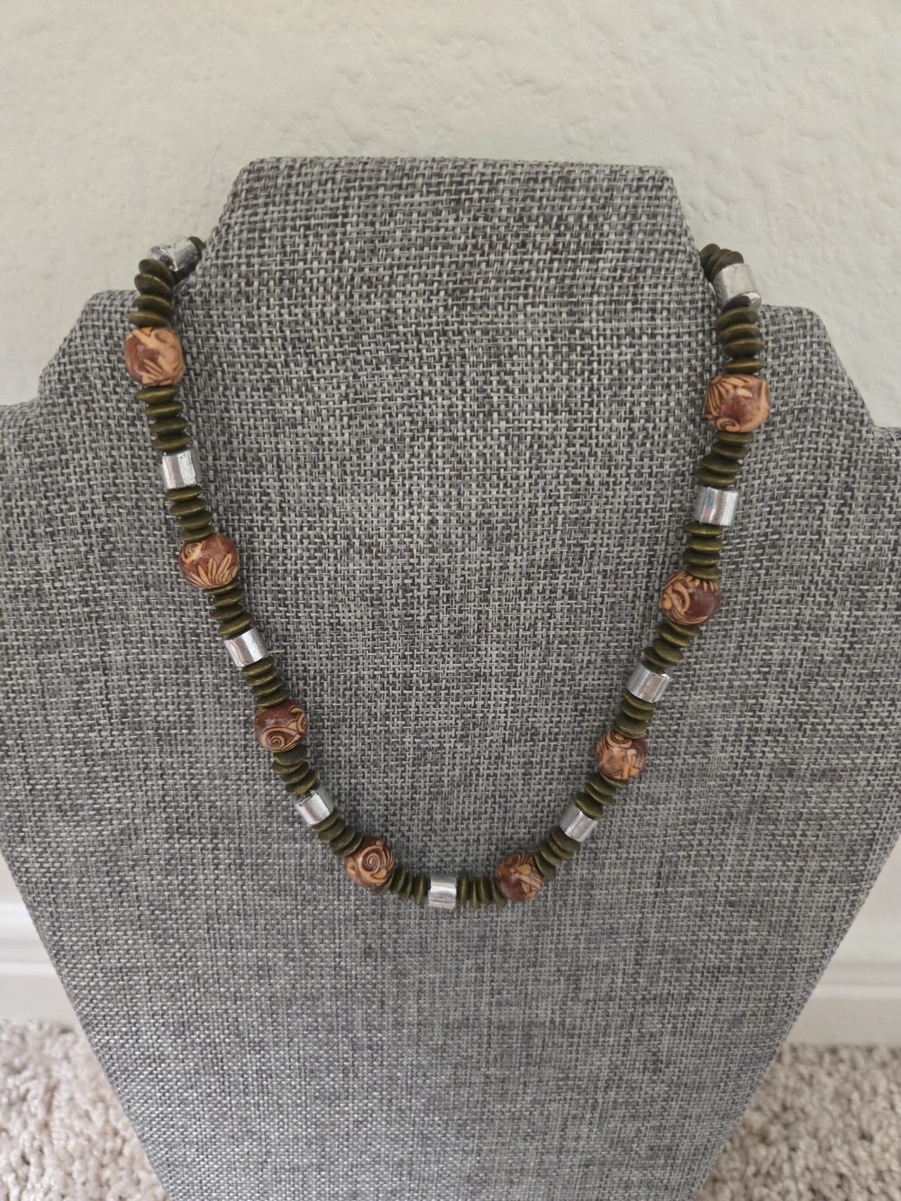 Boho Stretch Necklace Brown Wood Look Olive Green Silver Tone 7"
